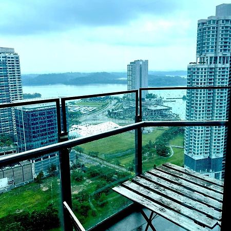 Almas Puteri Harbour Nusajaya Suite Room Exclusive Room 5 Min To Legoaland By Homespace Екстер'єр фото